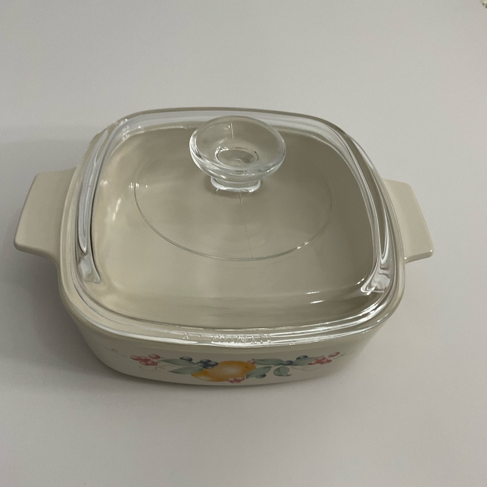Corningware Abundnce Pattern One litre capacity with glass lid